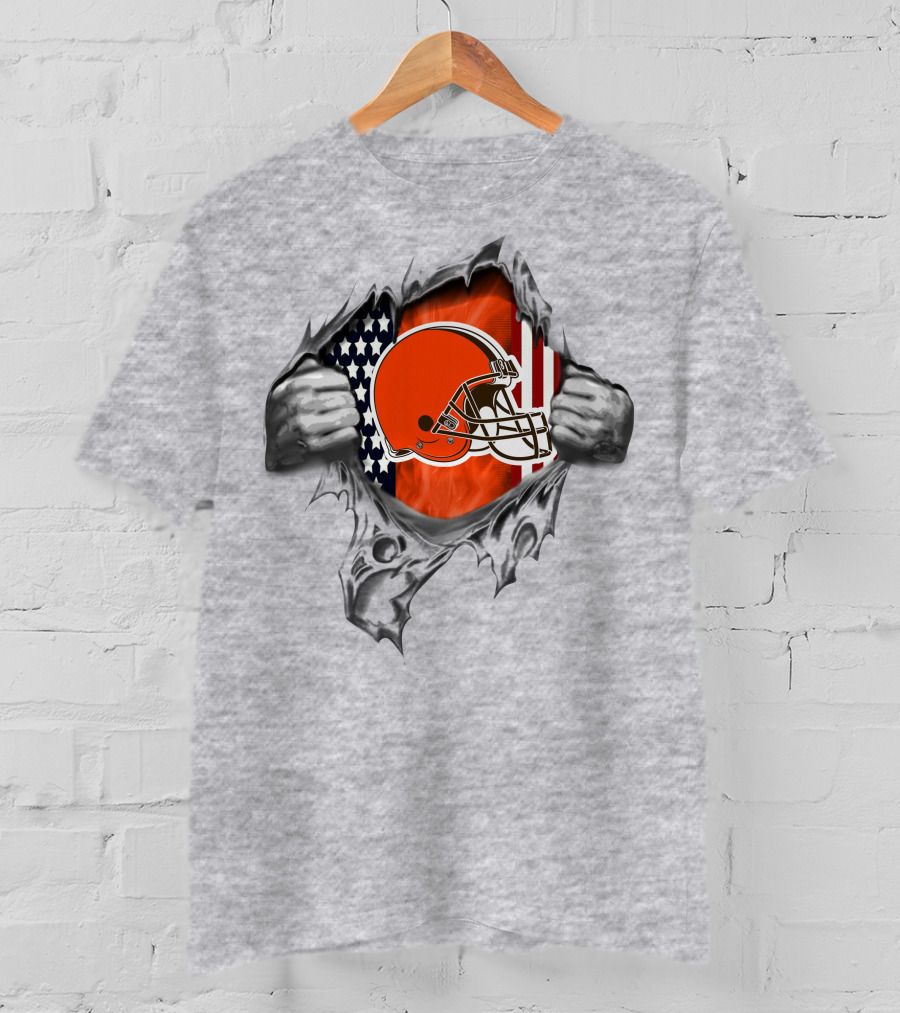 Cleveland Browns Helmet Over American Flag Background With Grayscale Ripped Effect T-Shirt