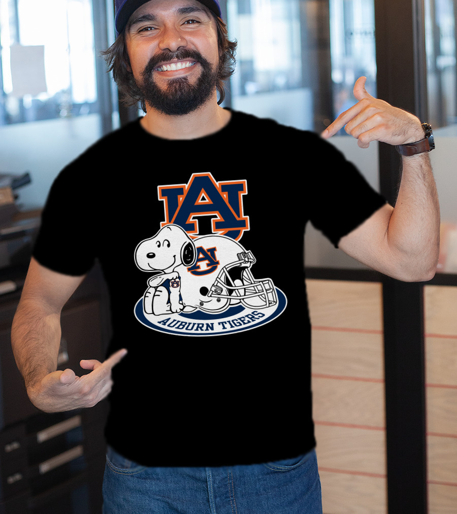 Auburn Tigers Snoopy Au Football Helmet T-Shirt