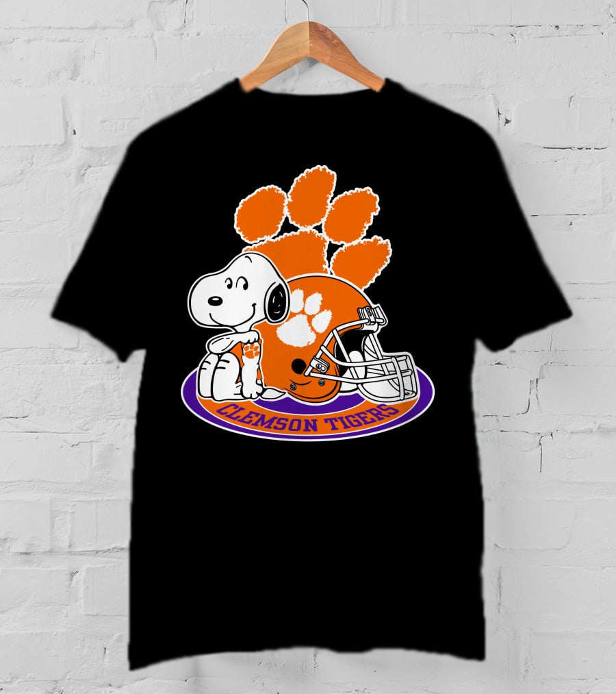 Clemson Tigers Snoopy Paw Print Helmet T-Shirt