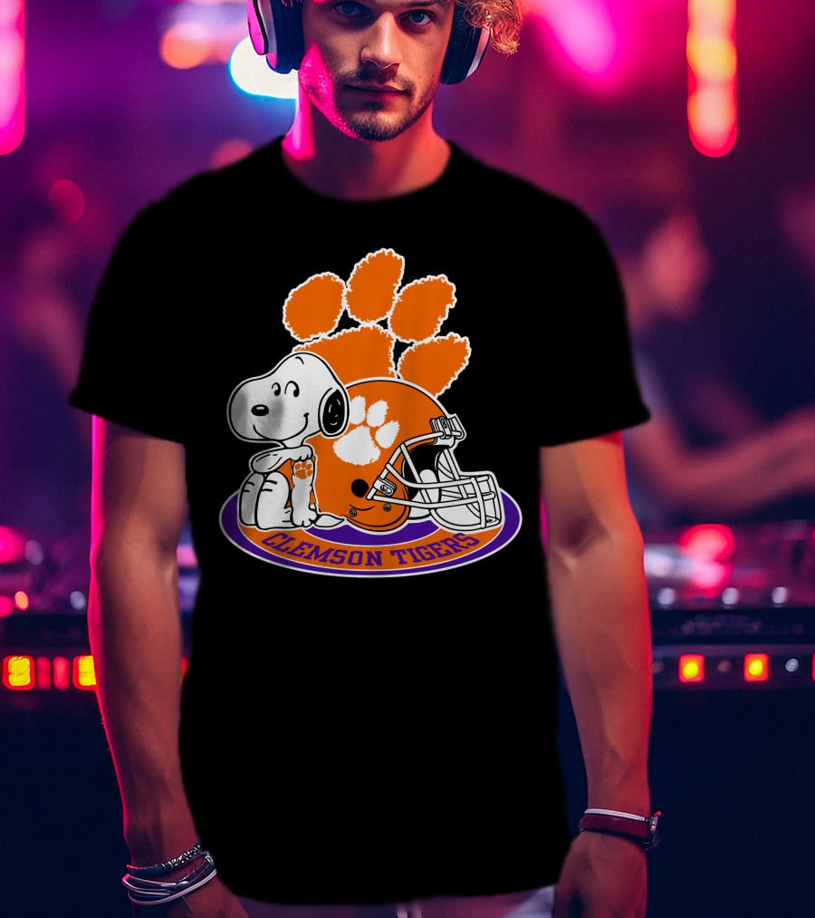 Clemson Tigers Snoopy Paw Print Helmet T-Shirt