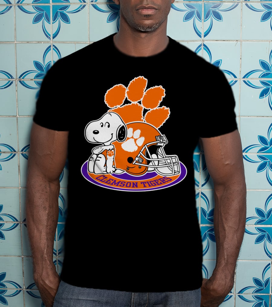 Clemson Tigers Snoopy Paw Print Helmet T-Shirt