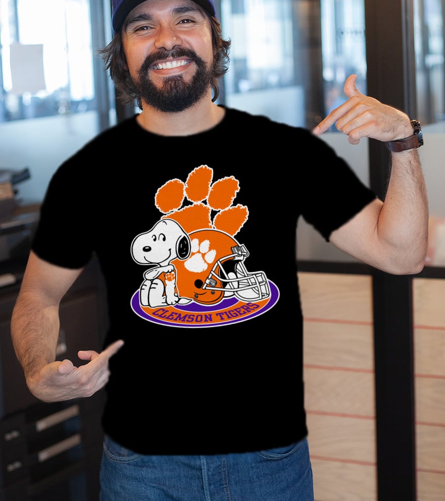 Clemson Tigers Snoopy Paw Print Helmet T-Shirt