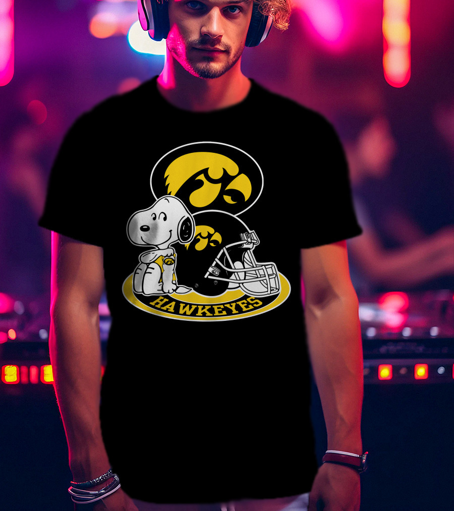 Snoopy Iowa Hawkeyes Helmet Fan T-Shirt