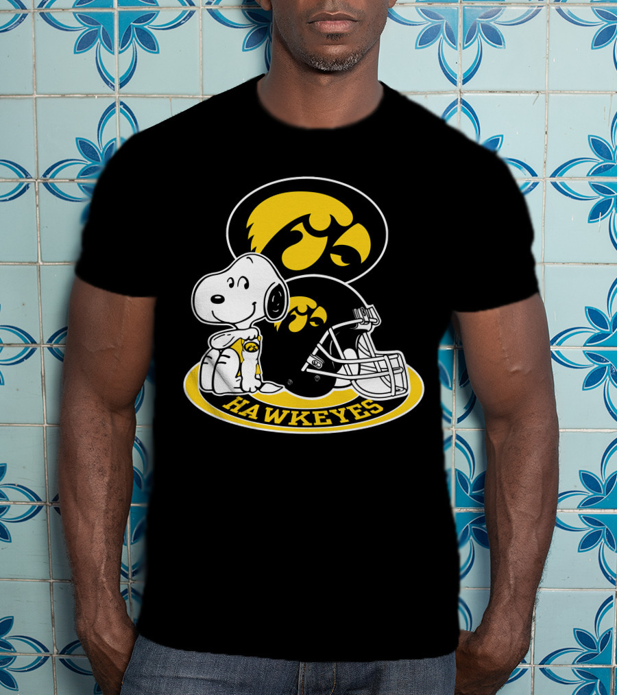 Snoopy Iowa Hawkeyes Helmet Fan T-Shirt