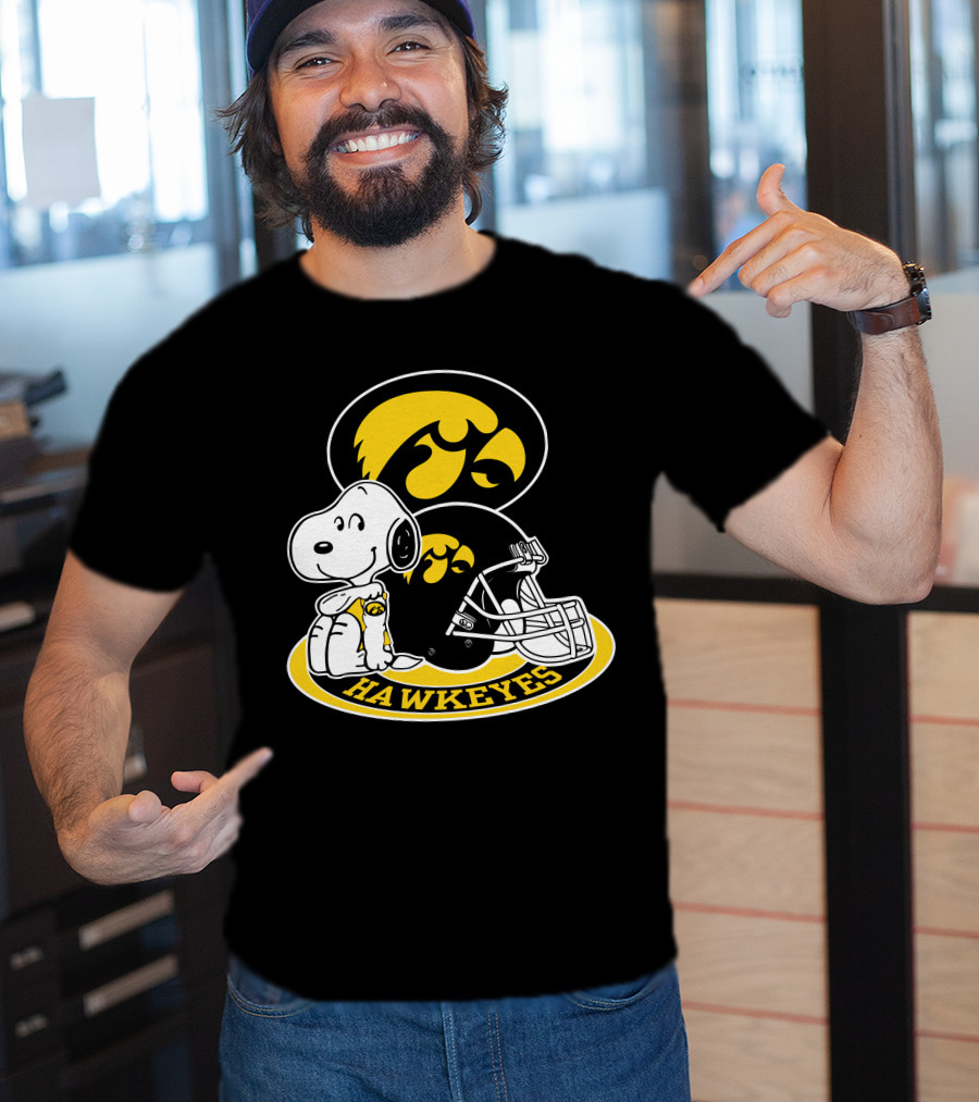 Snoopy Iowa Hawkeyes Helmet Fan T-Shirt