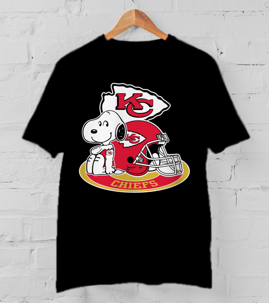 Kansas City Chiefs Snoopy Kc Arrowhead Helmet T-Shirt