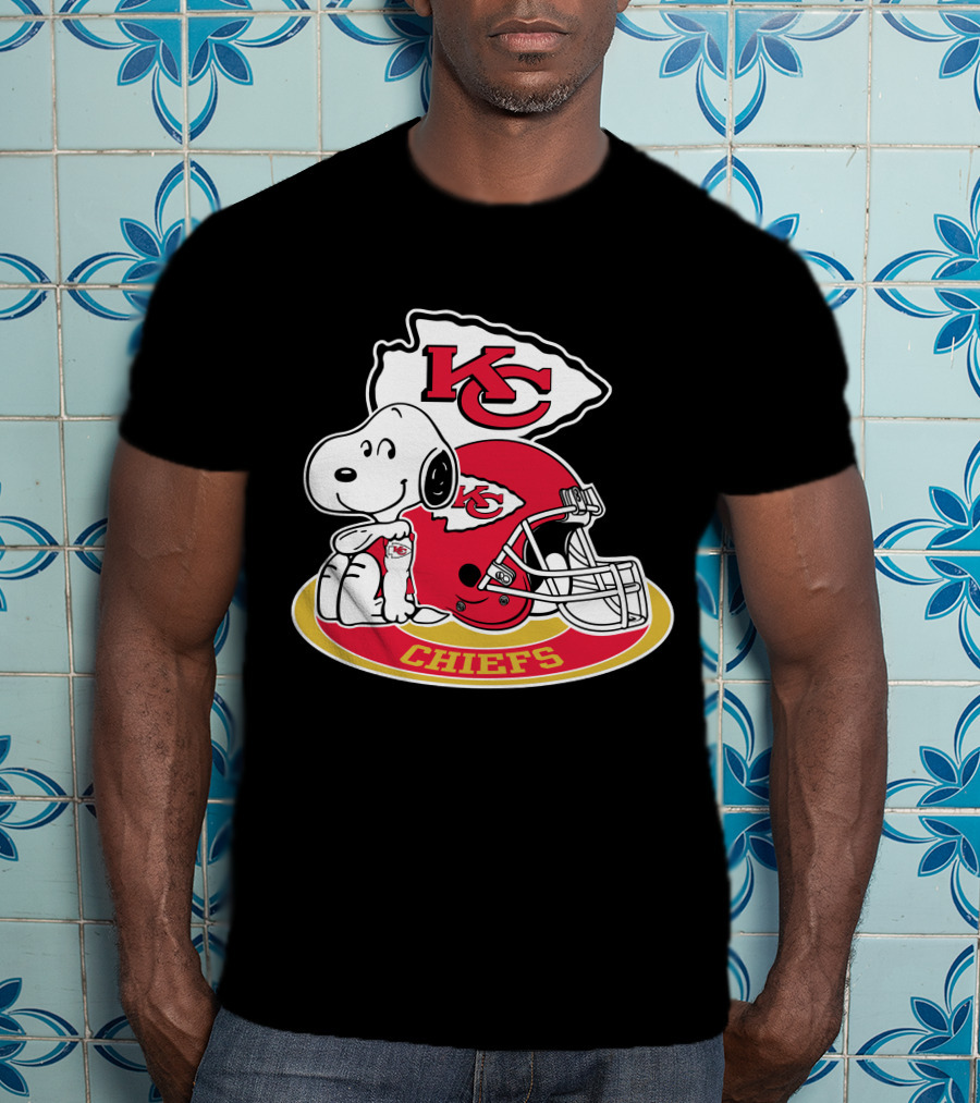 Kansas City Chiefs Snoopy Kc Arrowhead Helmet T-Shirt