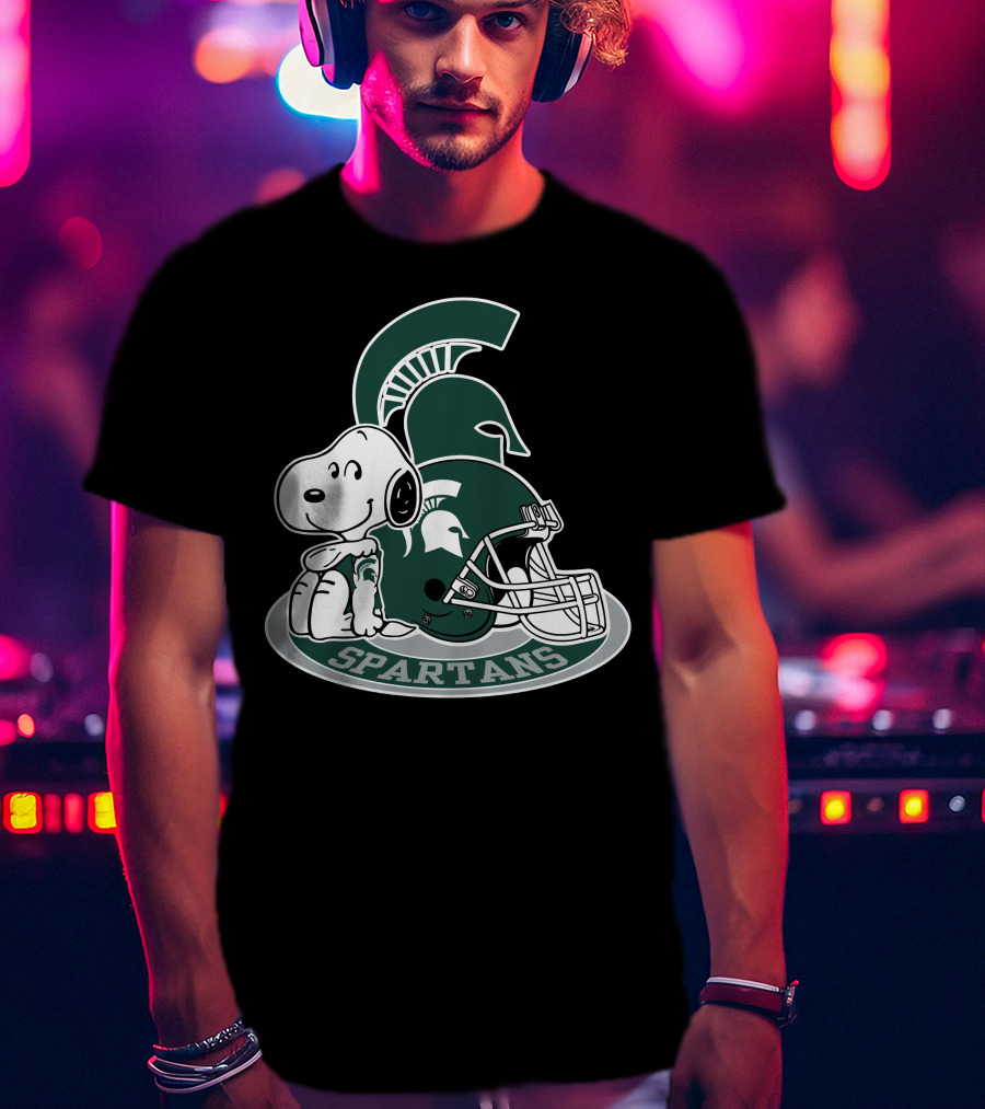 Snoopy Michigan State Spartans Football Helmet T-Shirt