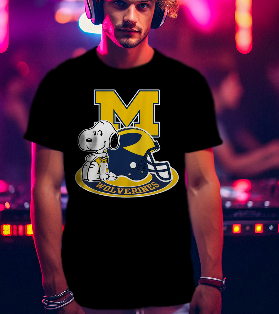 Michigan Wolverines Snoopy M Helmet T-Shirt