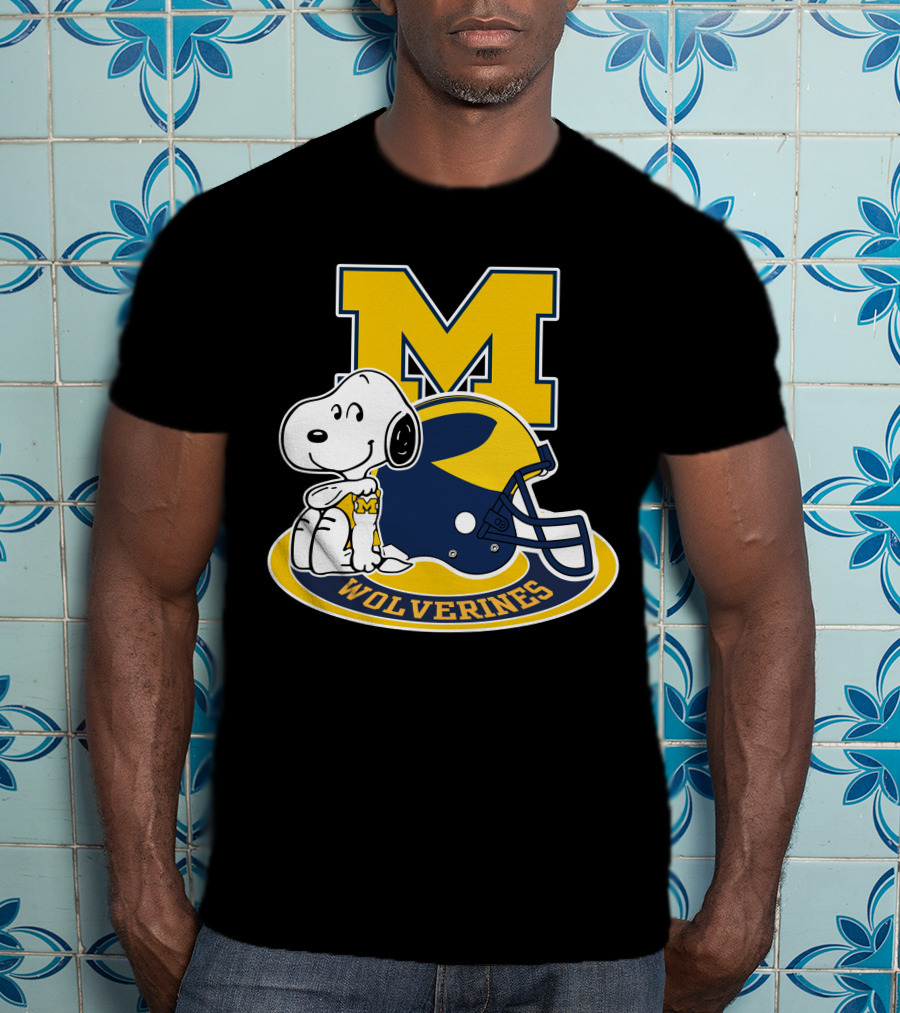 Michigan Wolverines Snoopy M Helmet T-Shirt