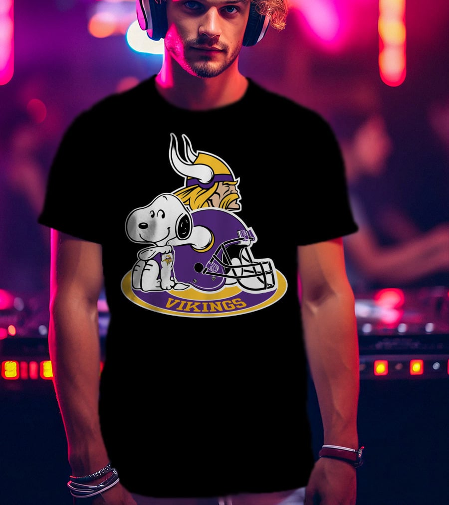 Minnesota Vikings Snoopy Helmet Vikings T-Shirt