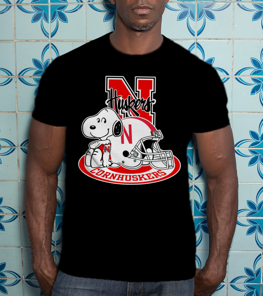 Huskers Nebraska Cornhuskers Snoopy With Helmet T-Shirt