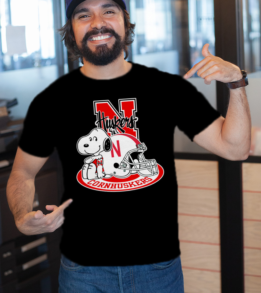Huskers Nebraska Cornhuskers Snoopy With Helmet T-Shirt