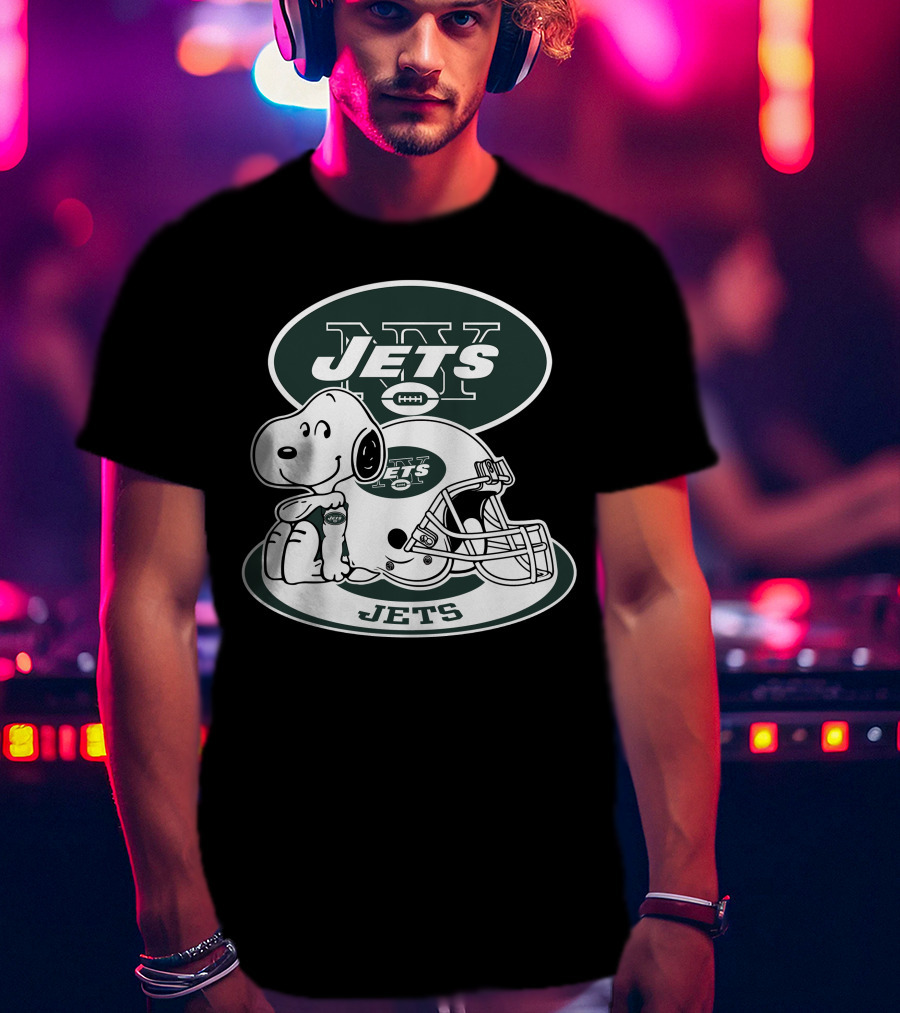 New York Jets Snoopy Football Helmet T-Shirt