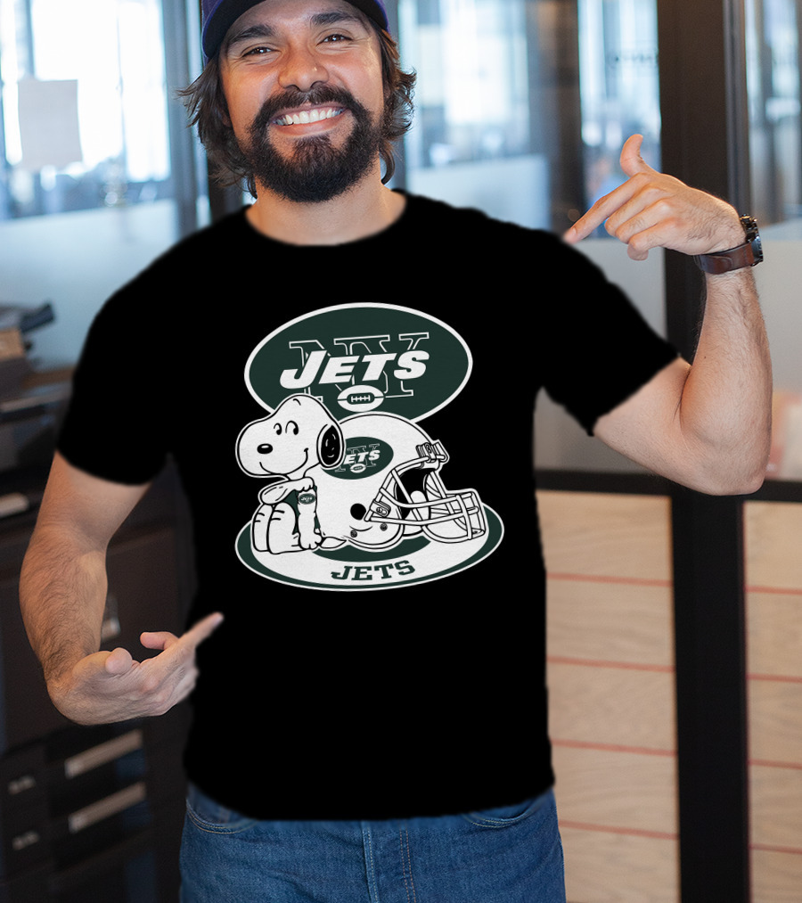 New York Jets Snoopy Football Helmet T-Shirt