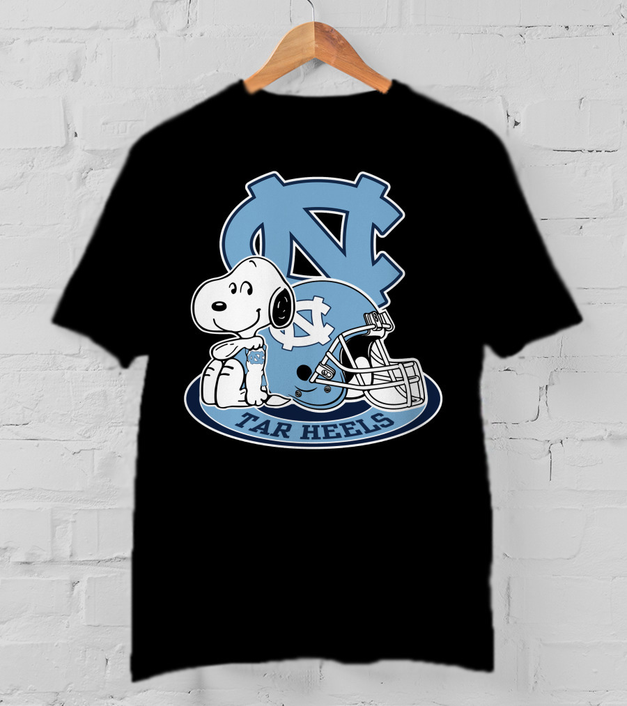 North Carolina Tar Heels Snoopy Football Helmet T-Shirt