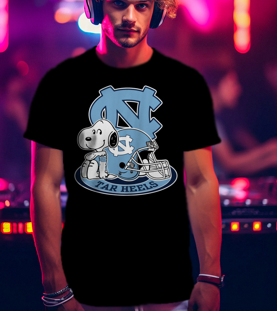 North Carolina Tar Heels Snoopy Football Helmet T-Shirt