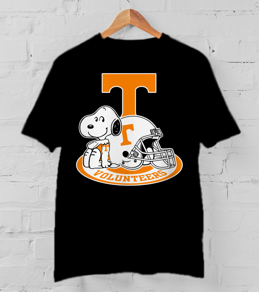 Snoopy Tennessee Volunteers Football Helmet T-Shirt