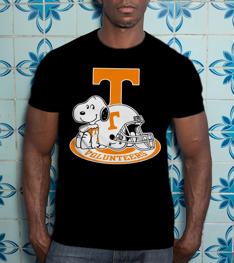 Snoopy Tennessee Volunteers Football Helmet T-Shirt