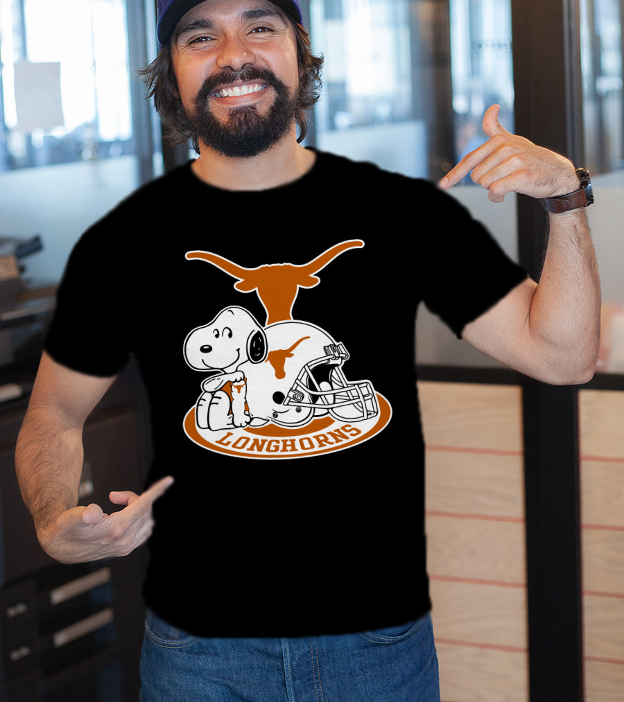 Texas Longhorns Snoopy Football Helmet T-Shirt