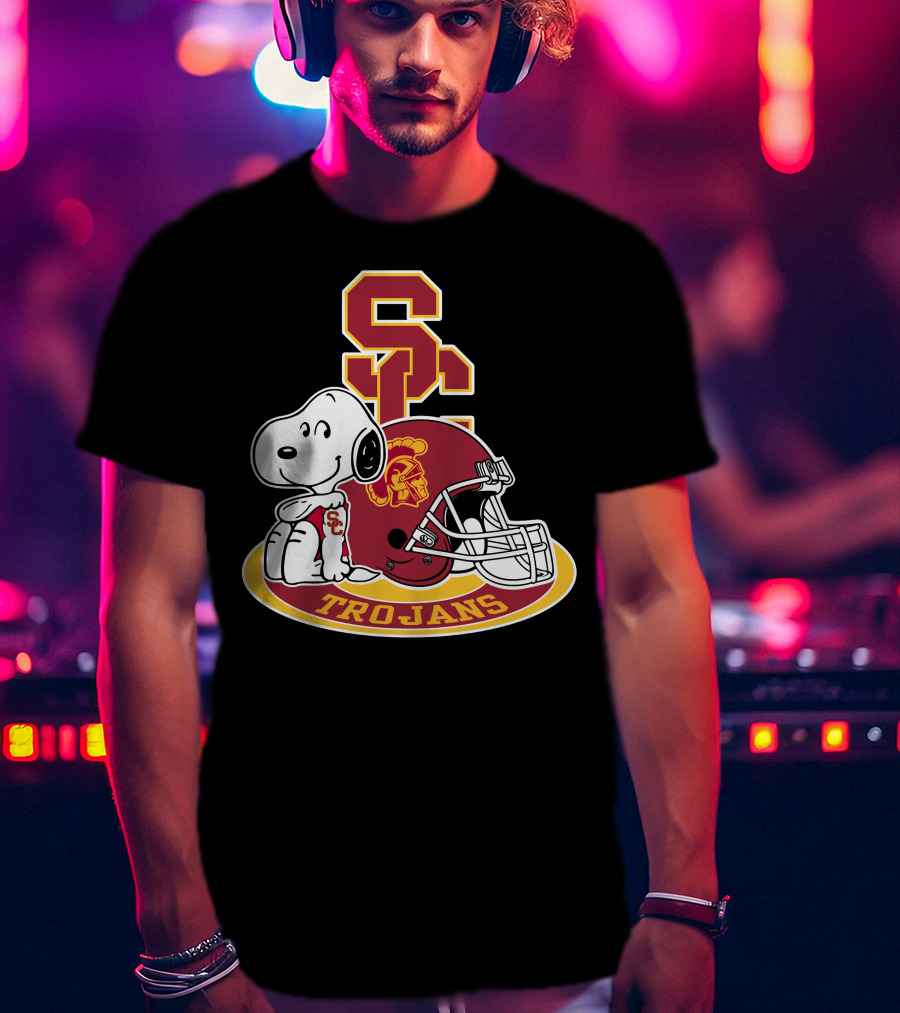 Usc Trojans Snoopy Football Helmet T-Shirt