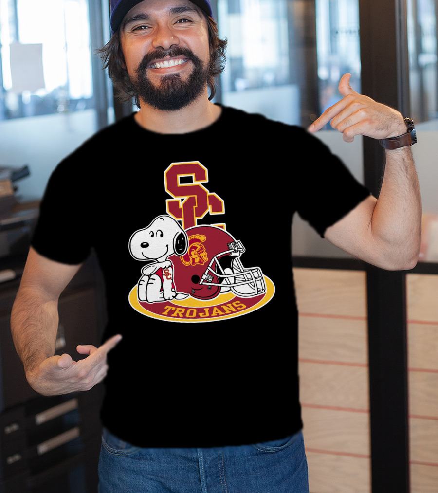 Usc Trojans Snoopy Football Helmet T-Shirt