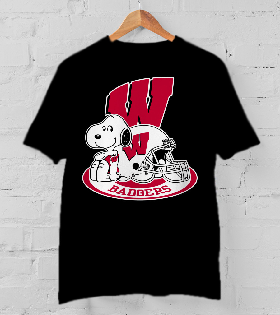 Wisconsin Badgers Snoopy Football Helmet T-Shirt