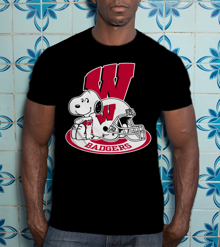 Wisconsin Badgers Snoopy Football Helmet T-Shirt