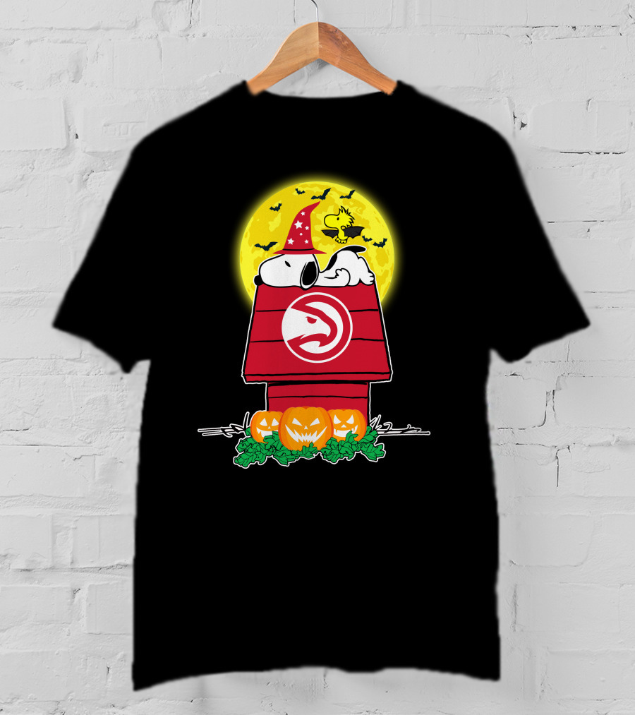 Atlanta Hawks Snoopy Halloween Woodstock Pumpkins Full Moon T-Shirt
