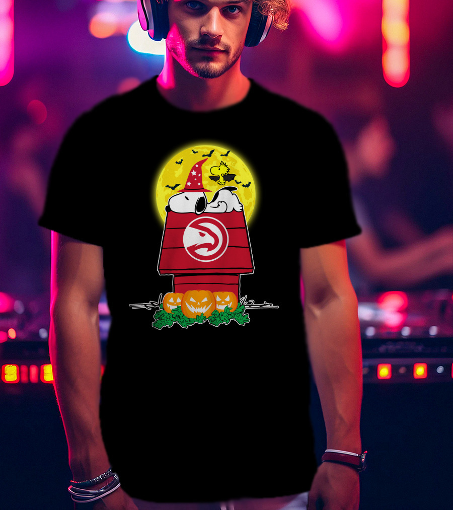 Atlanta Hawks Snoopy Halloween Woodstock Pumpkins Full Moon T-Shirt