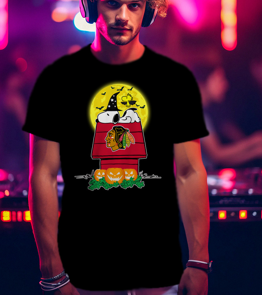 Chicago Blackhawks Snoopy Woodstock Halloween Pumpkins Full Moon T-Shirt