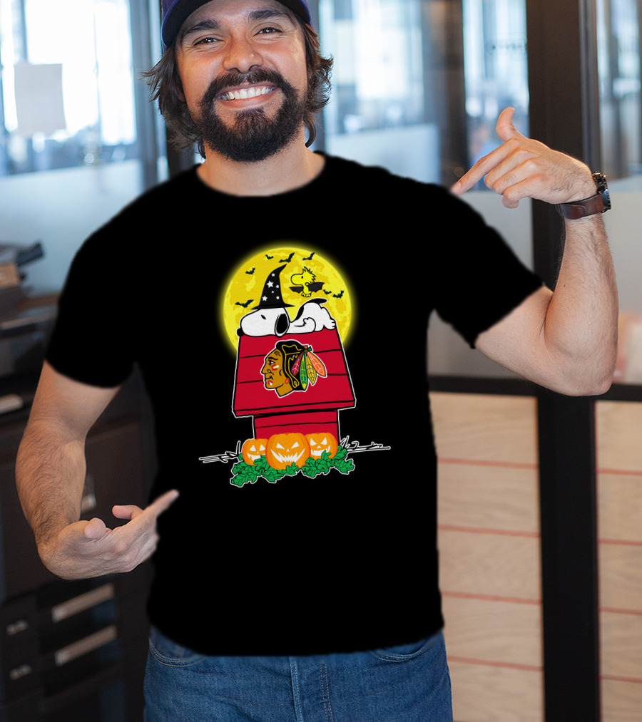 Chicago Blackhawks Snoopy Woodstock Halloween Pumpkins Full Moon T-Shirt