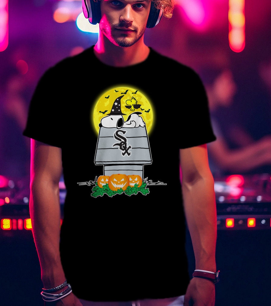 Chicago White Sox Snoopy Halloween Moon Pumpkins Woodstock House T-Shirt