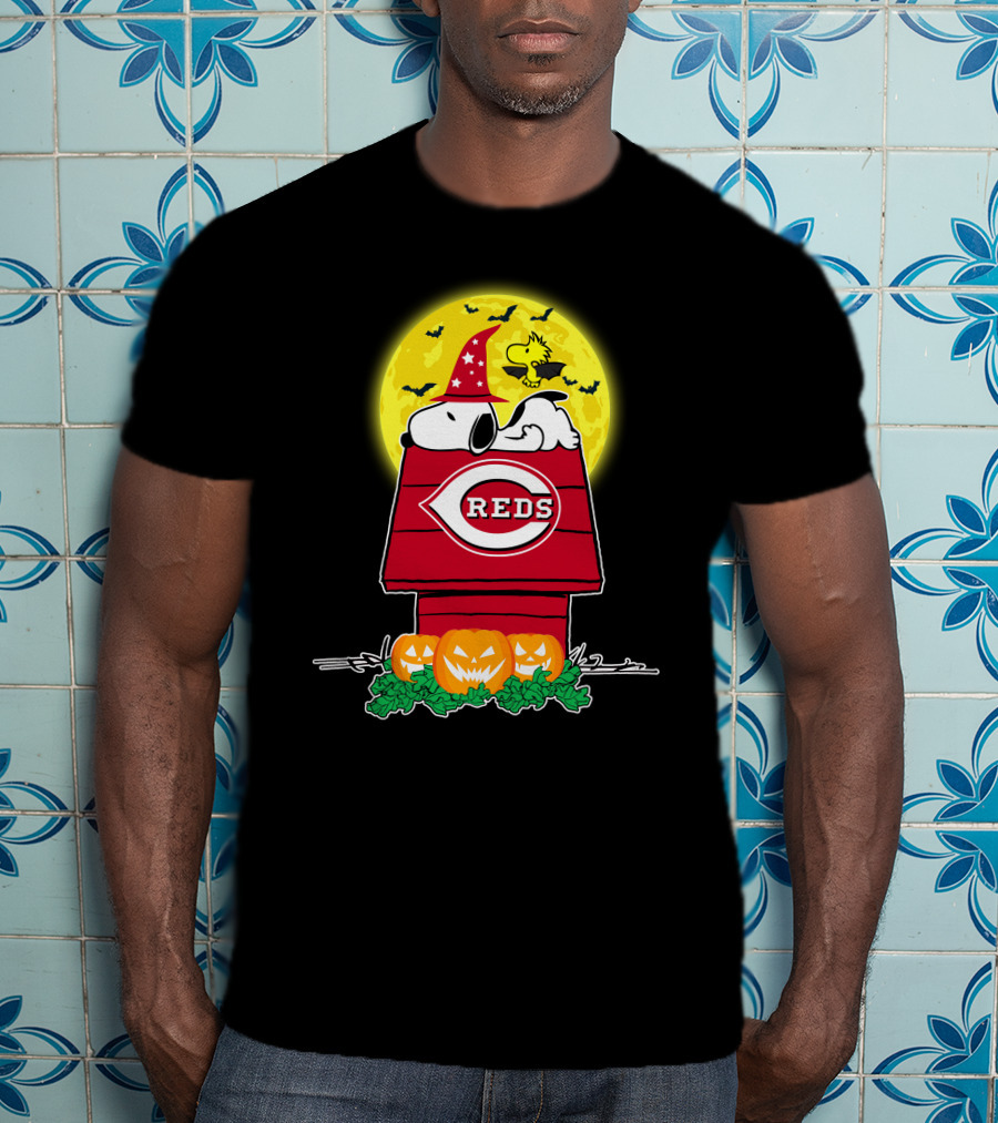 Cincinnati Reds Snoopy Halloween Doghouse Moon Pumpkins T-Shirt
