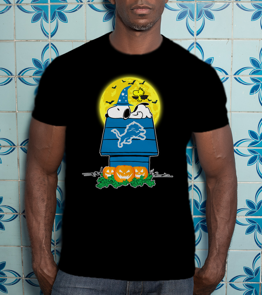 Detroit Lions Snoopy Halloween Pumpkins Woodstock Moon T-Shirt
