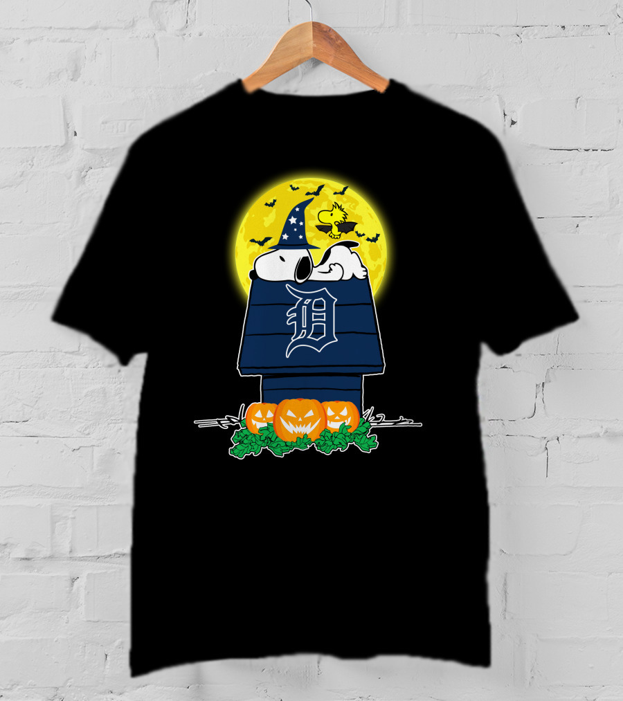 Detroit Tigers Snoopy Woodstock Halloween Pumpkins Moon T-Shirt