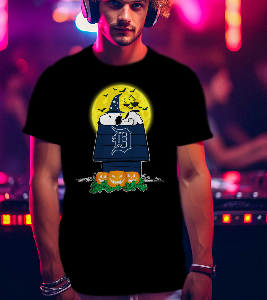 Detroit Tigers Snoopy Woodstock Halloween Pumpkins Moon T-Shirt