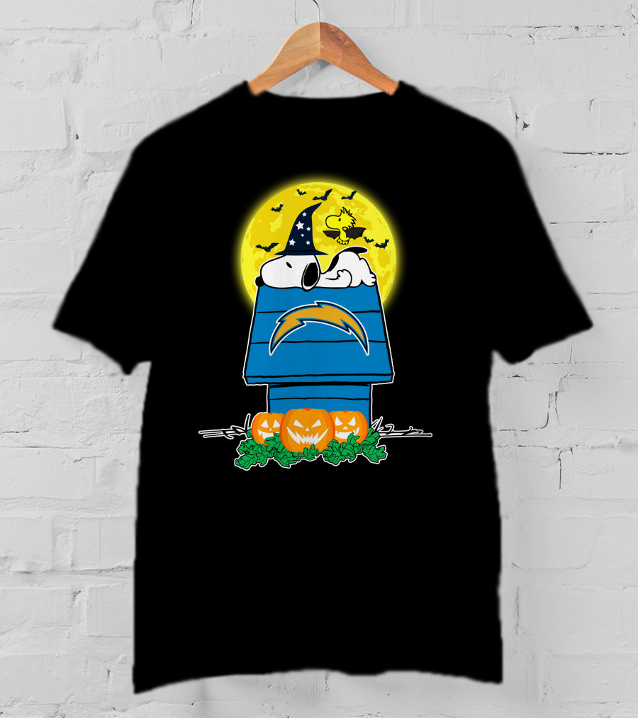 Los Angeles Chargers Snoopy Halloween Pumpkin Full Moon Scene T-Shirt