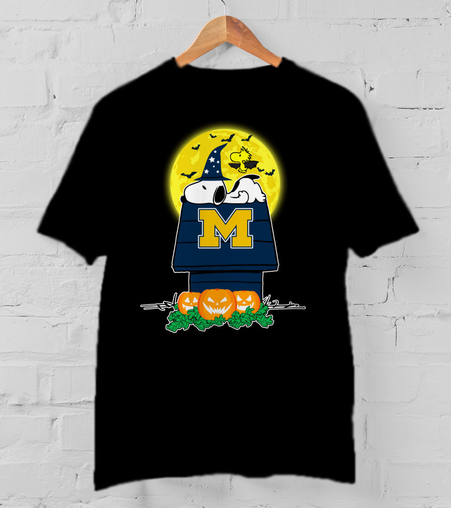 Michigan Wolverines Snoopy Halloween Full Moon Pumpkins T-Shirt