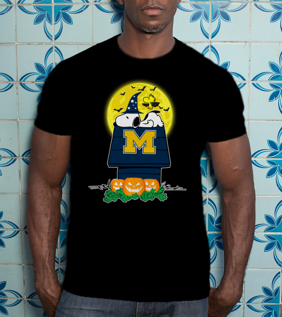 Michigan Wolverines Snoopy Halloween Full Moon Pumpkins T-Shirt