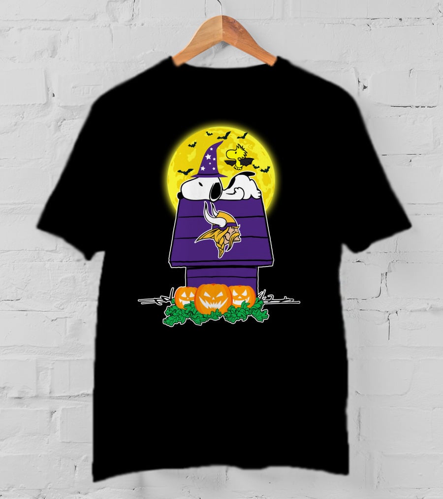 Minnesota Vikings Snoopy Halloween Peanuts Woodstock Pumpkins Full Moon T-Shirt