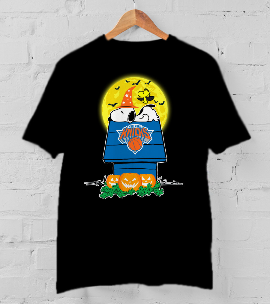 New York Knicks Snoopy Halloween Pumpkin Doghouse Full Moon T-Shirt