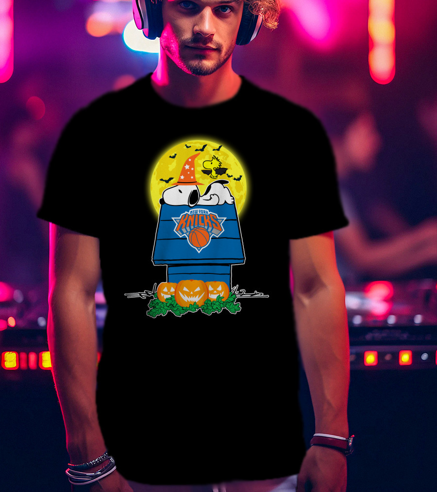 New York Knicks Snoopy Halloween Pumpkin Doghouse Full Moon T-Shirt