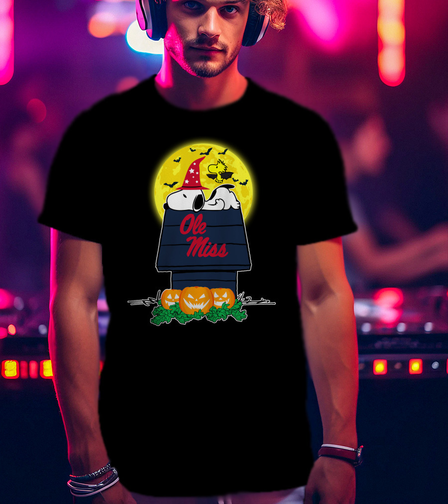 Ole Miss Halloween Snoopy Doghouse Pumpkins Full Moon T-Shirt