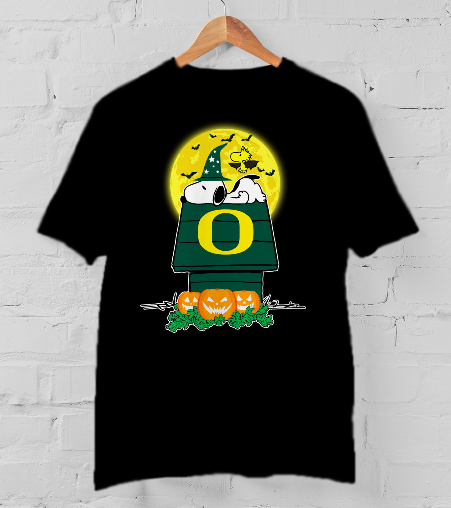 Snoopy Halloween Oregon Ducks Moon Pumpkins Woodstock Bats T-Shirt