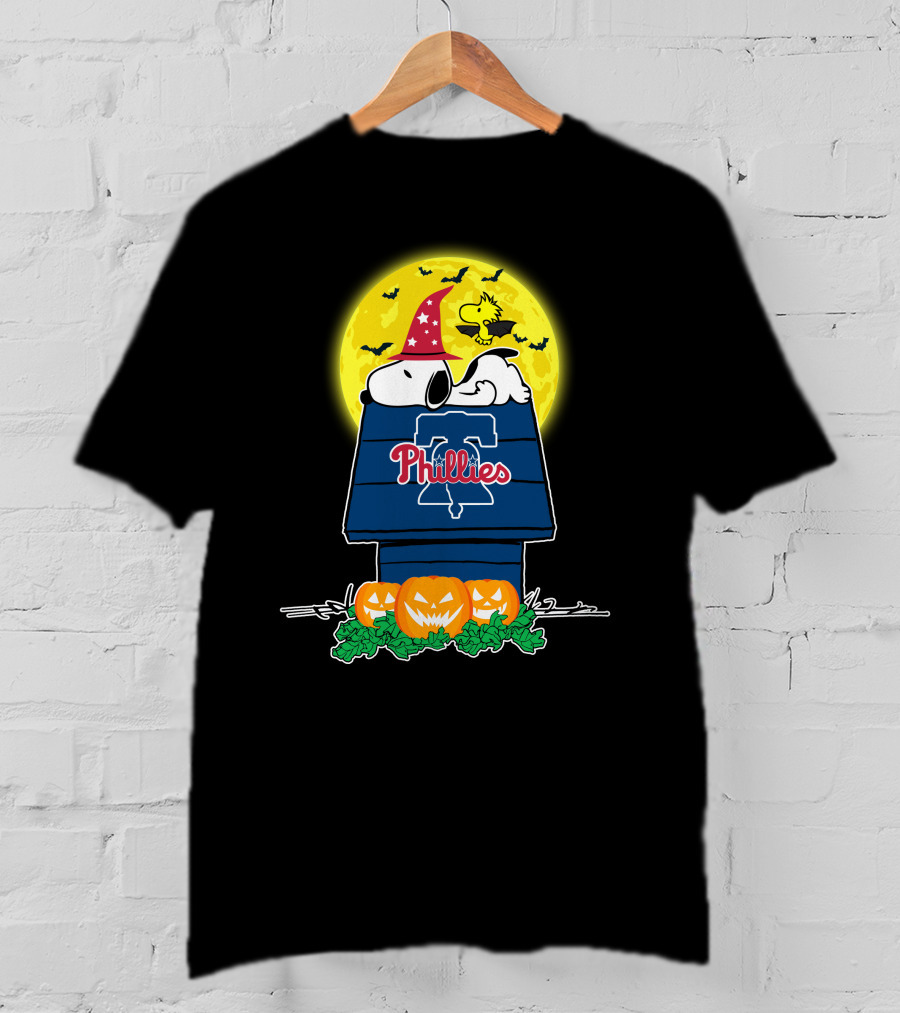 Philadelphia Phillies Snoopy Woodstock Halloween Moon Pumpkins T-Shirt