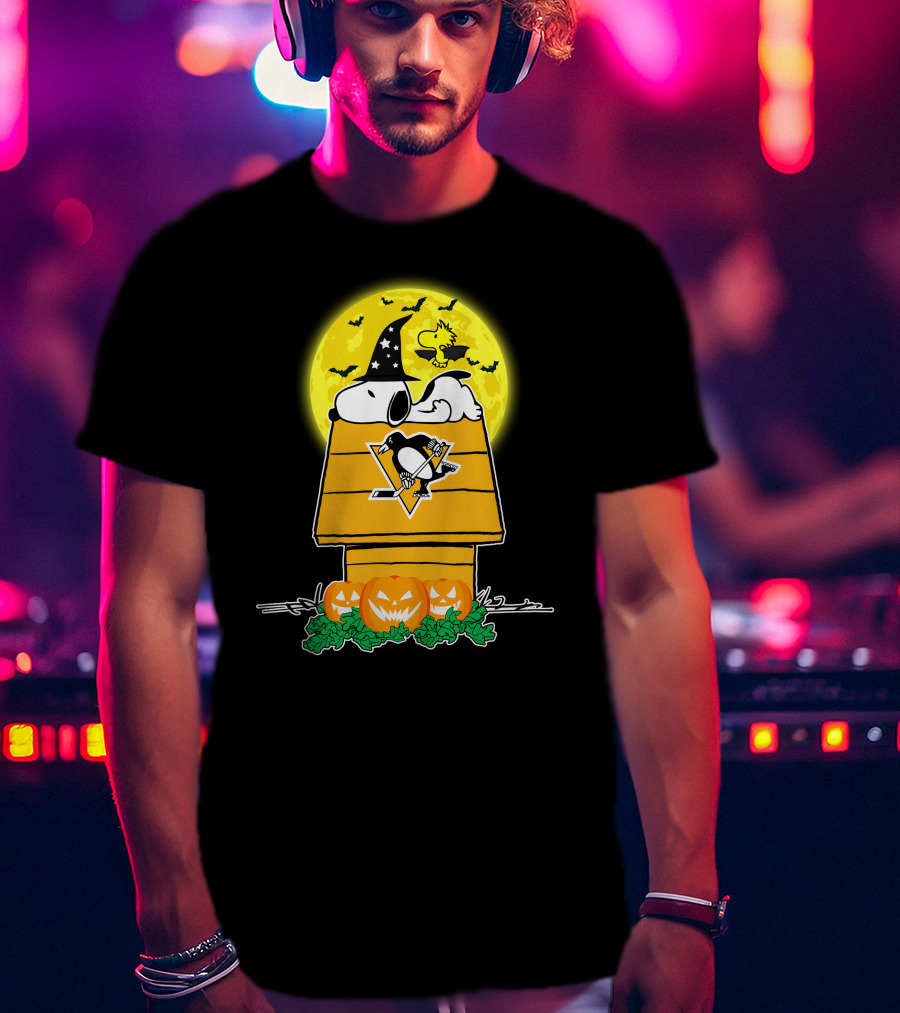 Pittsburgh Penguins Snoopy Halloween Pumpkin Moon Scene T-Shirt