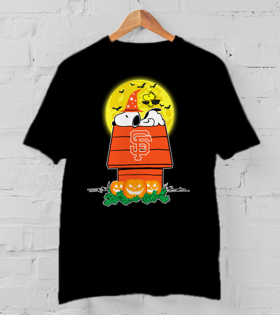 San Francisco Giants Snoopy Woodstock Halloween Moon Pumpkins T-Shirt