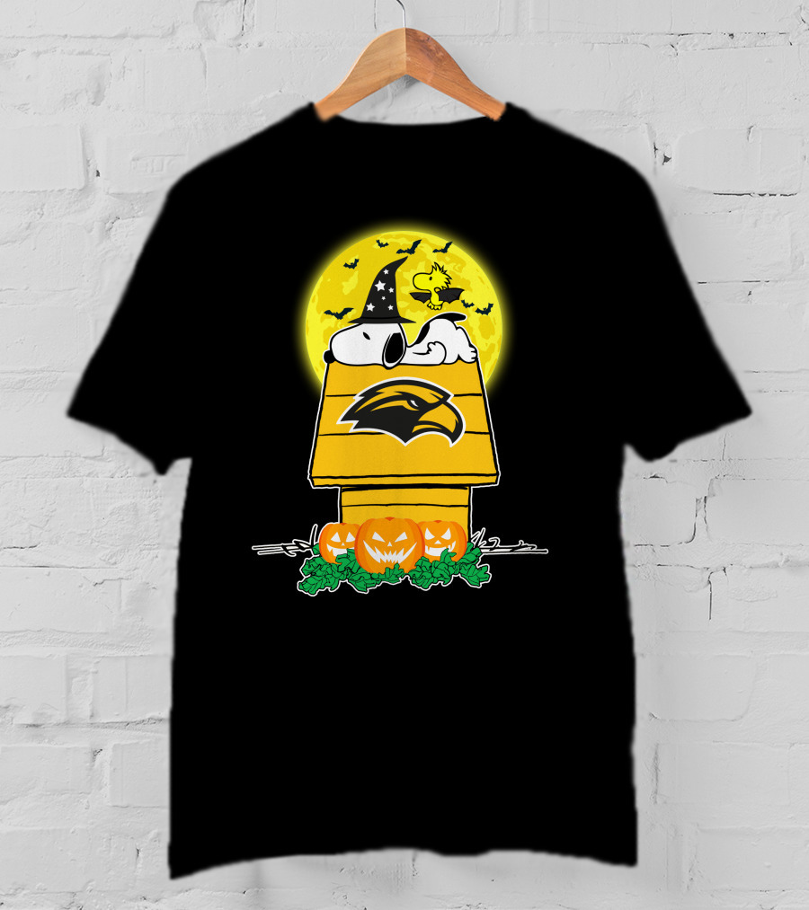 Southern Mississippi Golden Eagles Snoopy Woodstock Halloween Moon Pumpkins T-Shirt
