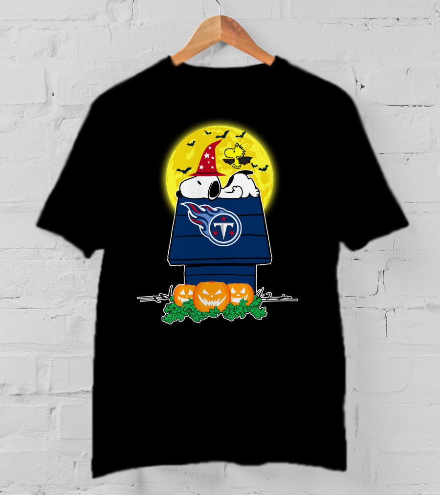 Tennessee Titans Snoopy Halloween Peanuts Doghouse Bats Pumpkins Woodstock Moon T-Shirt